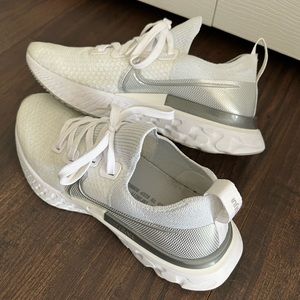 Nike Womens React Infinity Run Fk Womens Size 8White/Metallic Silver